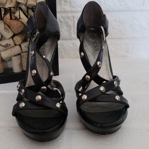 Black platform 5" heel